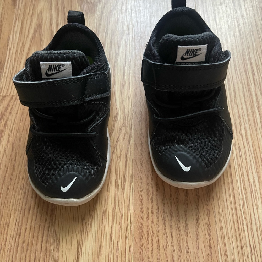 Nike baby tennis shoes